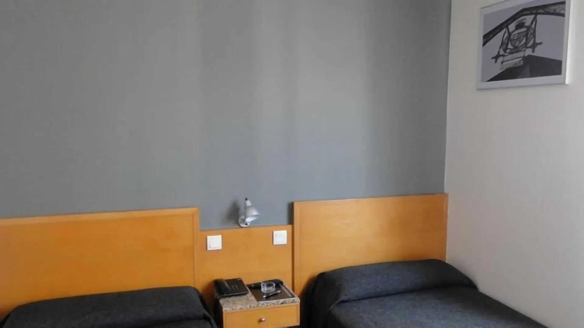 Hostal Lami Esplugues de Llobregat 2*,